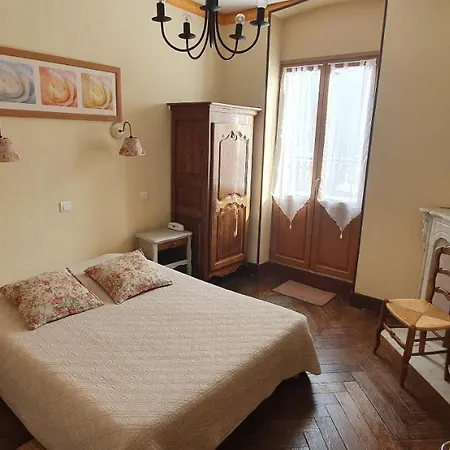 Отель Le Vieux Tilleul Seyne